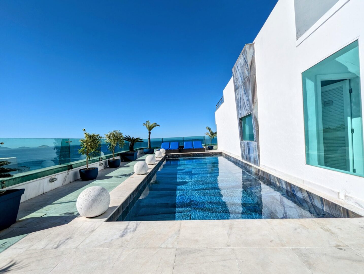 Ipanema Beach Linear Penthouse