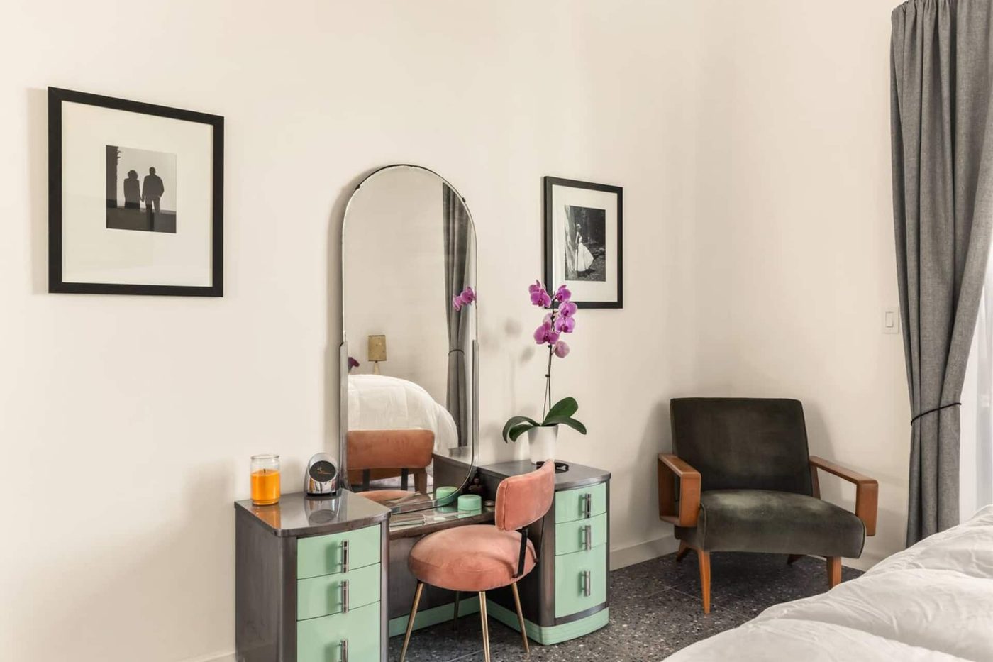 One of the two king bedrooms at Stargaze Escape, with a vintage television cabinet and a sliding glass door open to the desert