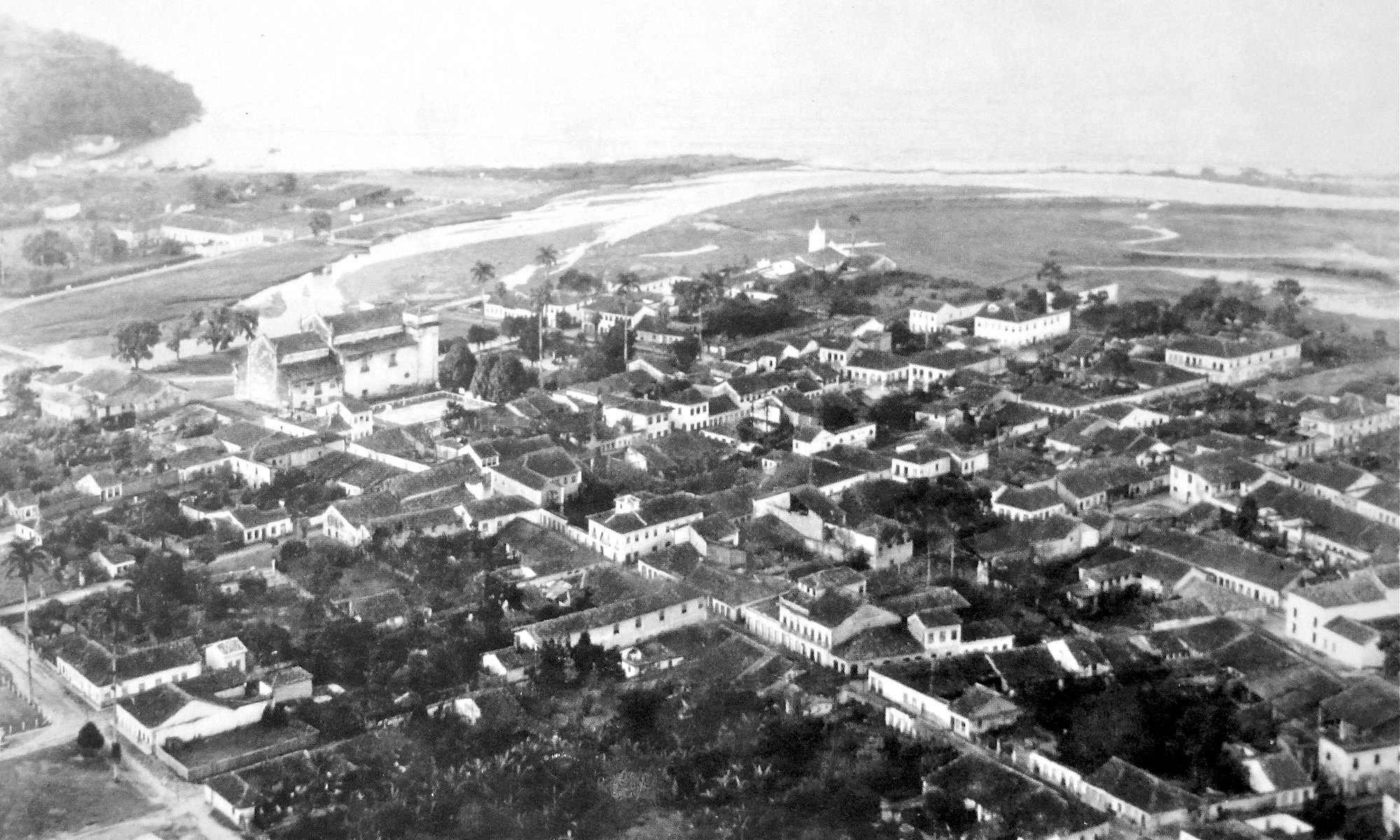 Early twentieth-century aerial photograph of Paraty and its harbor