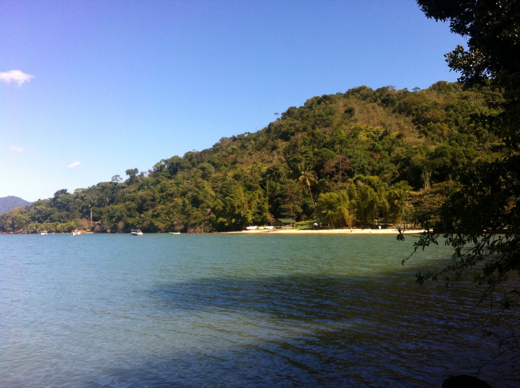 A quiet beach along the sheltered waters of the Saco do Mamanguá